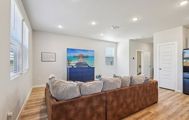4-bedroom rental at 5703 Topaz Way in San Antonio, TX — photo 4