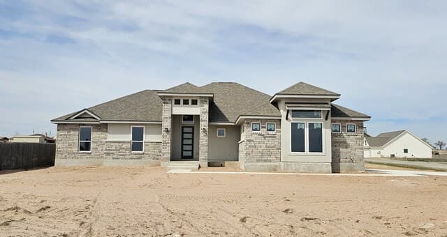 3-bedroom rental at 105 Oakmont Ln in La Vernia, TX — photo 1