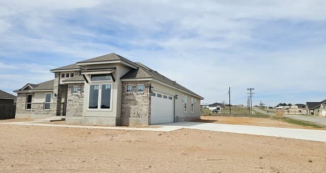 3-bedroom rental at 105 Oakmont Ln in La Vernia, TX — photo 3