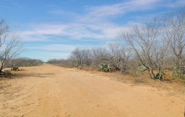 rental at 1826 County Road 2537 in Moore, TX — photo 4