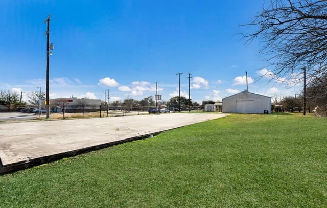 0rental at 121 Demya in San Antonio, TX — photo 2