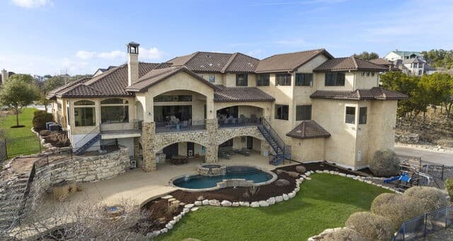 5-bedroom rental at 1039 Bluewater Place in Spring Branch, TX — photo 4