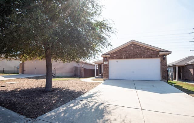 3-bedroom rental at 5423 Chase Canyon in San Antonio, TX — photo 4