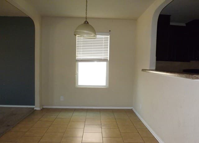 4-bedroom rental at 3510 Glacier Lake in San Antonio, TX — photo 3