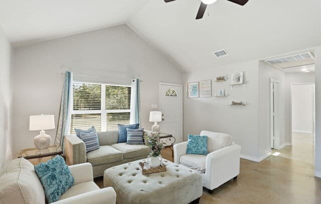 3-bedroom rental at 341 Ridge in Spring Branch, TX — photo 4