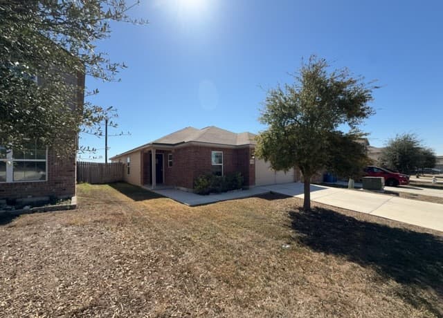 4-bedroom rental at 15134 Silver Tree in Von Ormy, TX — photo 2