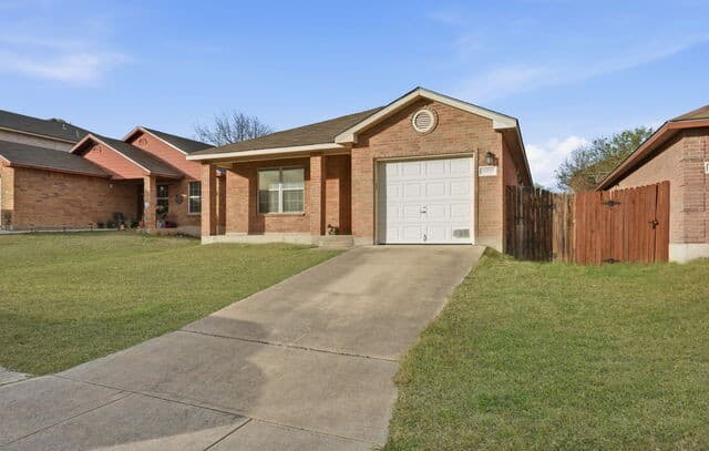 3-bedroom rental at 10727 Shaencrossing in San Antonio, TX — photo 3