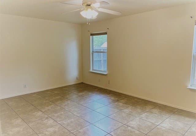 3-bedroom rental at 9651 Kennebec in San Antonio, TX — photo 5