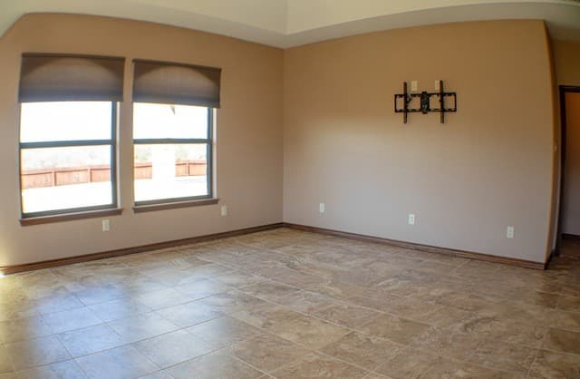 4-bedroom rental at 201 Abrego Lake in Floresville, TX — photo 5
