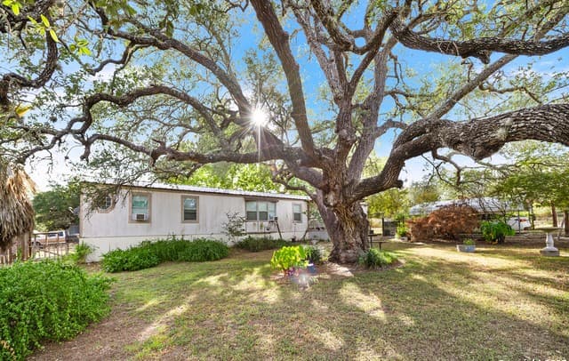 3-bedroom rental at 23805 Hackberry Point in San Antonio, TX — photo 5
