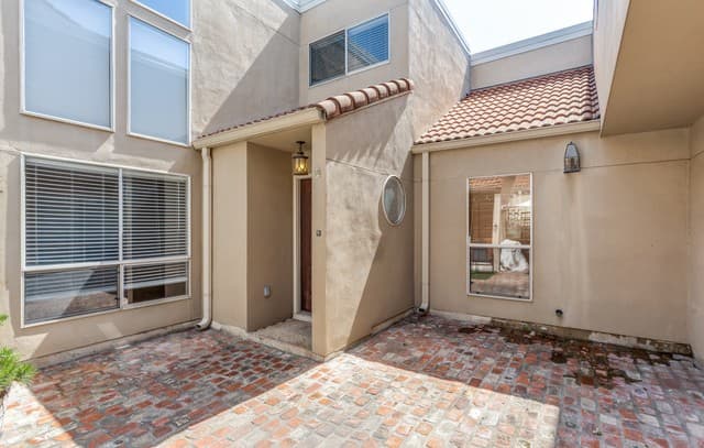 2-bedroom rental at 201 W Craig Unit APT N in San Antonio, TX — photo 2