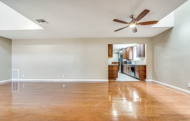 2-bedroom rental at 201 W Craig Unit APT N in San Antonio, TX — photo 5