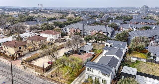 3-bedroom rental at 363 Everest in San Antonio, TX — photo 1