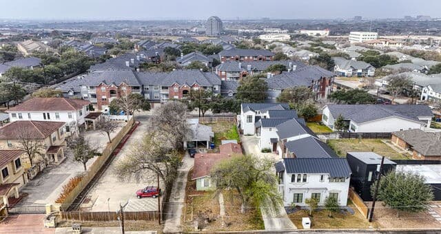 3-bedroom rental at 363 Everest in San Antonio, TX — photo 4