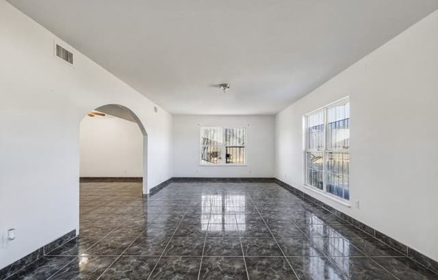 4-bedroom rental at 17896 Pleasanton Rd in San Antonio, TX — photo 4