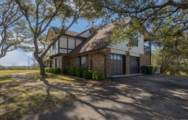 5-bedroom rental at 28417 Royal Ascot in Fair Oaks Ranch, TX — photo 2