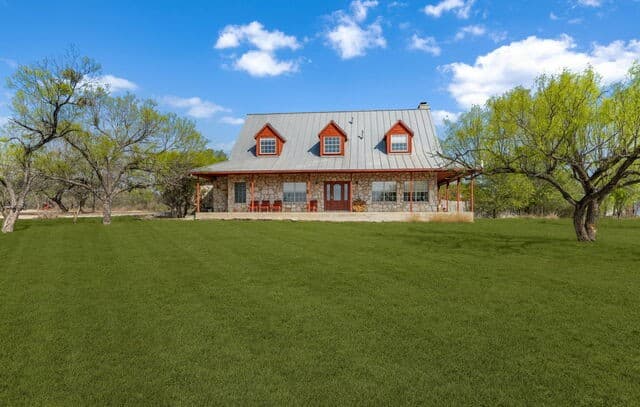 3-bedroom rental at 360 Pr 4619 in Castroville, TX — photo 3
