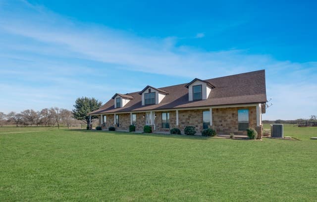 4-bedroom rental at 3255 Fm 539 in La Vernia, TX — photo 1