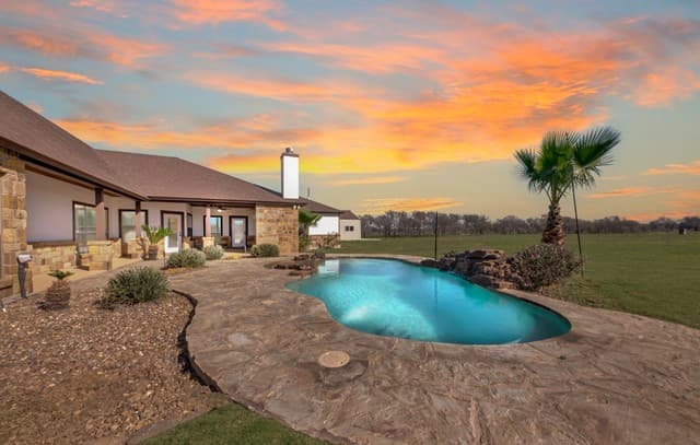 4-bedroom rental at 3255 Fm 539 in La Vernia, TX — photo 2