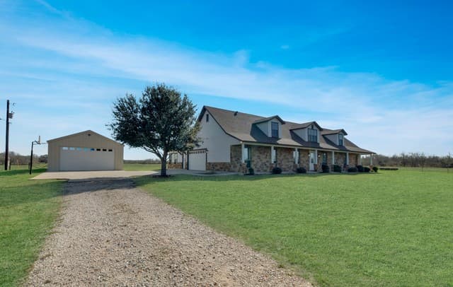 4-bedroom rental at 3255 Fm 539 in La Vernia, TX — photo 4