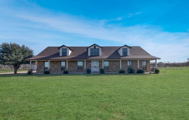 4-bedroom rental at 3255 Fm 539 in La Vernia, TX — photo 5