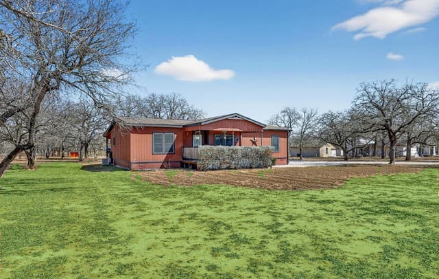 3-bedroom rental at 1298 County Road 425 in Stockdale, TX — photo 3