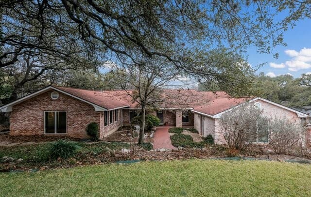 4-bedroom rental at 340 Mustang Cir in Hollywood Park, TX — photo 2
