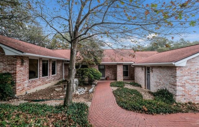 4-bedroom rental at 340 Mustang Cir in Hollywood Park, TX — photo 4