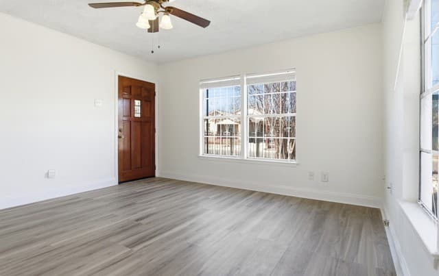 3-bedroom rental at 254 Bank in San Antonio, TX — photo 5