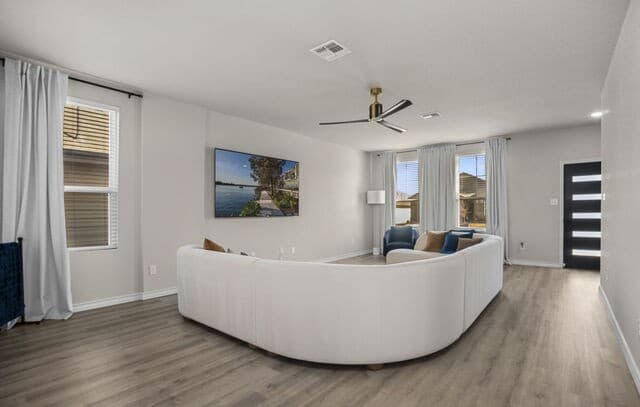 4-bedroom rental at 16523 Rosemary Rdg in Elmendorf, TX — photo 5