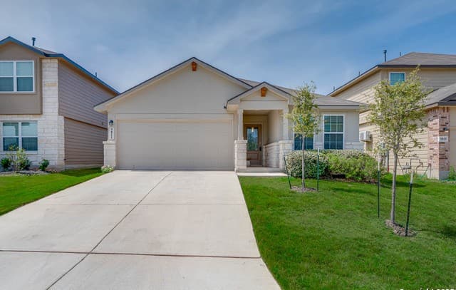 4-bedroom rental at 9811 Kalm Brome in San Antonio, TX — photo 3