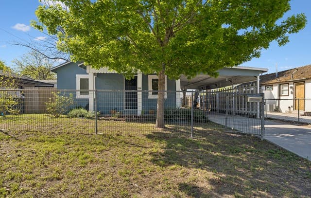 3-bedroom rental at 250 Benita in San Antonio, TX — photo 2