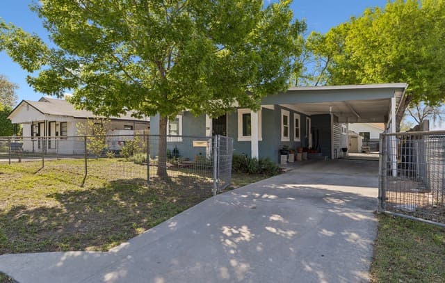 3-bedroom rental at 250 Benita in San Antonio, TX — photo 3