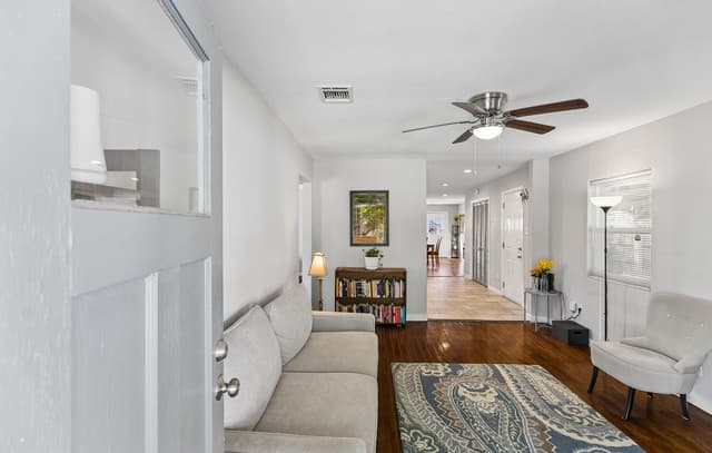 3-bedroom rental at 250 Benita in San Antonio, TX — photo 4