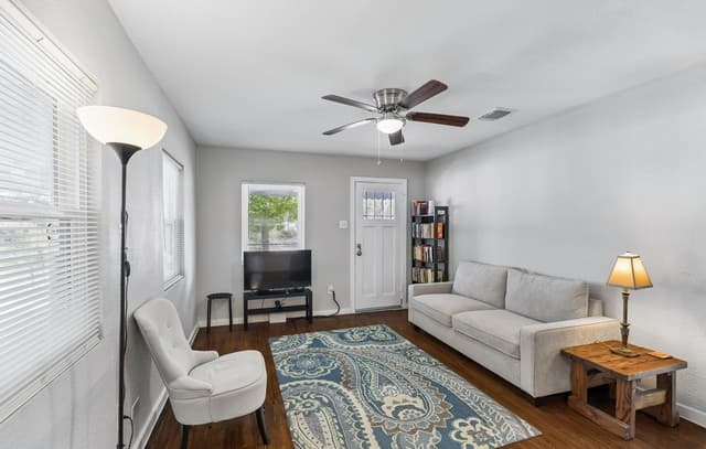 3-bedroom rental at 250 Benita in San Antonio, TX — photo 5