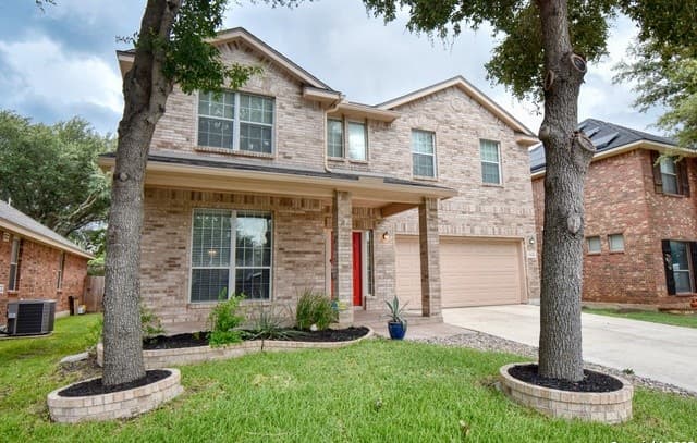 5-bedroom rental at 9410 Wind Dancer in San Antonio, TX — photo 2