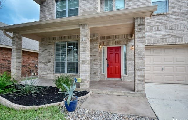 5-bedroom rental at 9410 Wind Dancer in San Antonio, TX — photo 3