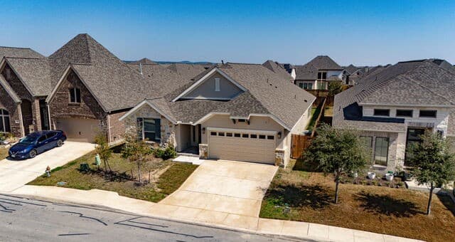 4-bedroom rental at 9426 Groff Garden in San Antonio, TX — photo 5