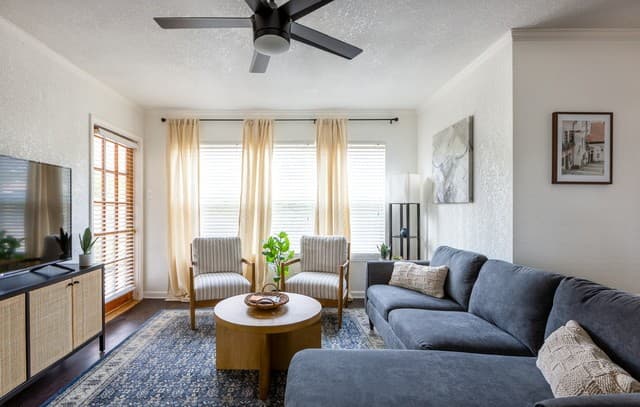 4-bedroom rental at 434 Pinewood Ln in San Antonio, TX — photo 3