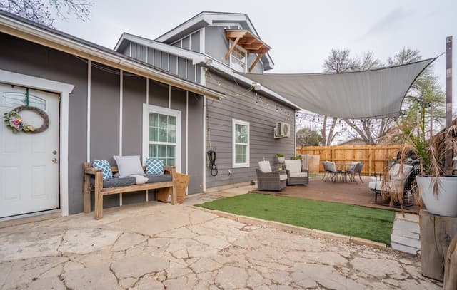 5-bedroom rental at 1022 Linden in San Antonio, TX — photo 1