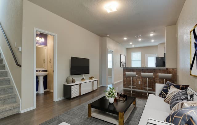 4-bedroom rental at 3931 Somers Crest in San Antonio, TX — photo 2