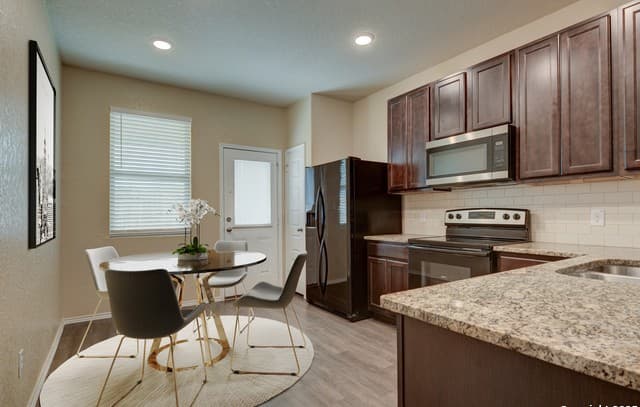 4-bedroom rental at 3931 Somers Crest in San Antonio, TX — photo 3