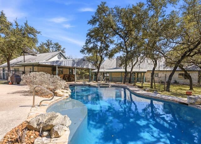 4-bedroom rental at 9035 Fair Oaks Parkway in Boerne, TX — photo 5