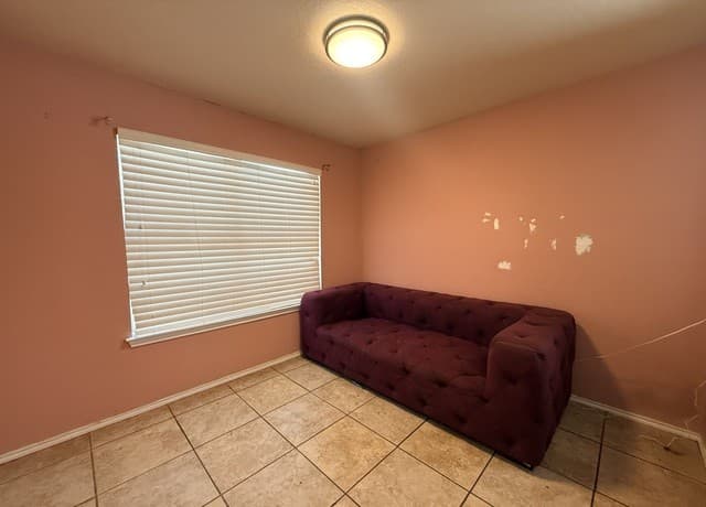 4-bedroom rental at 91 Booker Palm in San Antonio, TX — photo 3