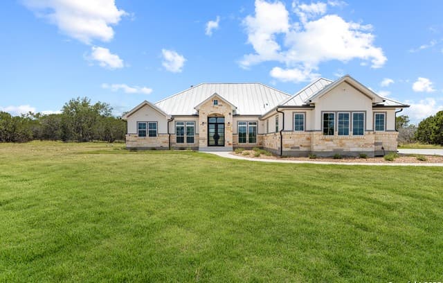 4-bedroom rental at 3828 Palomino Springs in Bandera, TX — photo 1