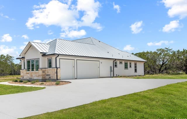 4-bedroom rental at 3828 Palomino Springs in Bandera, TX — photo 5