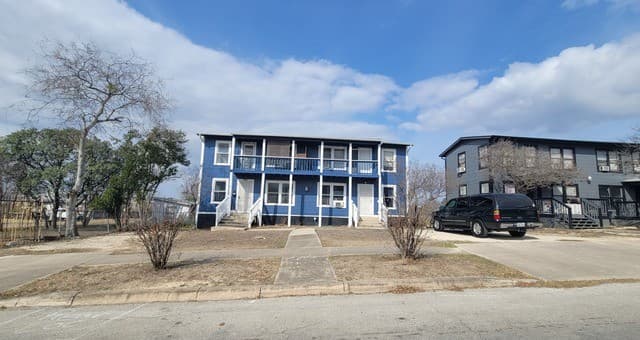 rental at 401 Natalen in San Antonio, TX — photo 1