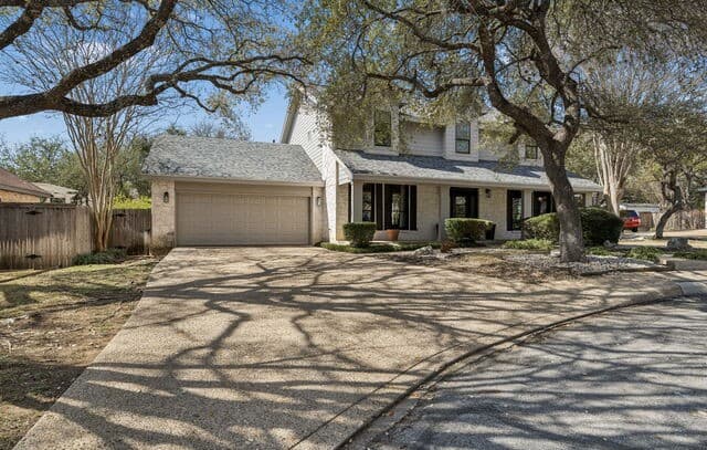 5-bedroom rental at 17343 Fountain Mist in San Antonio, TX — photo 1