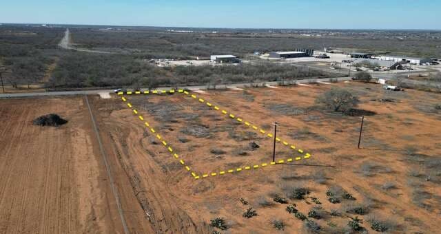 rental at 1643 County Road 422 in Pleasanton, TX — photo 5