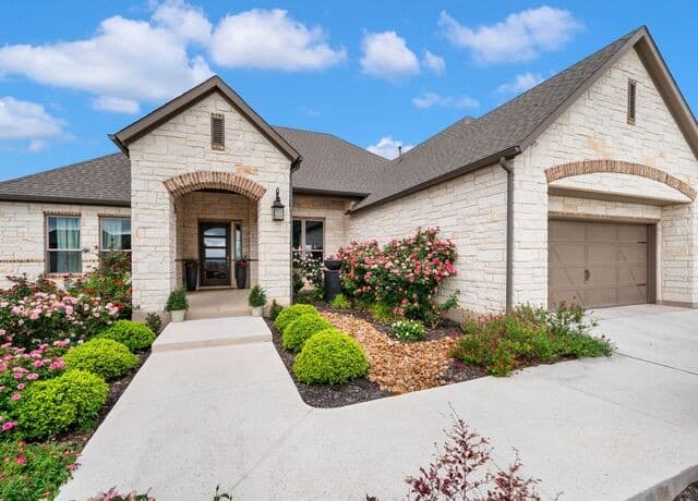 4-bedroom rental at 8134 Vanity Hill in San Antonio, TX — photo 4